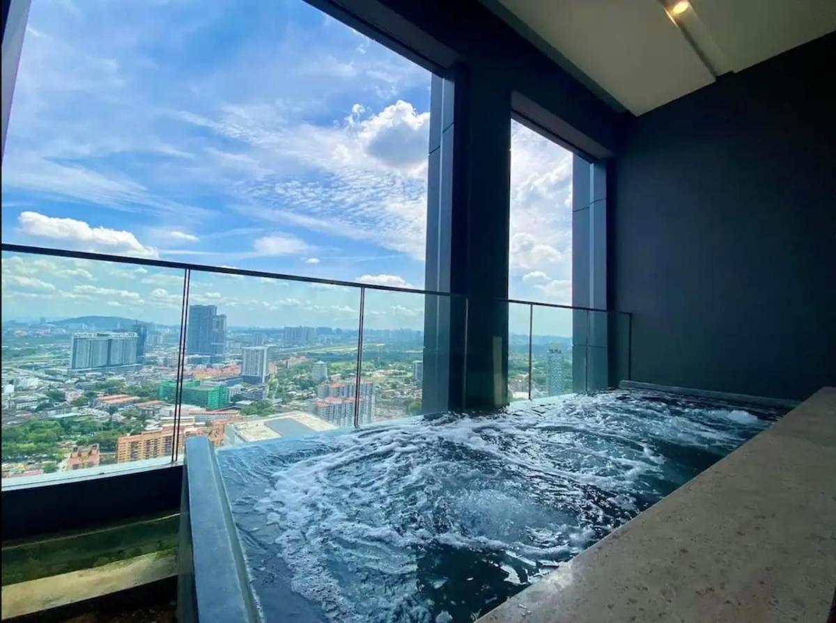 Apartment The Birdseye View Facing Klcc With Gorgeous Pools *