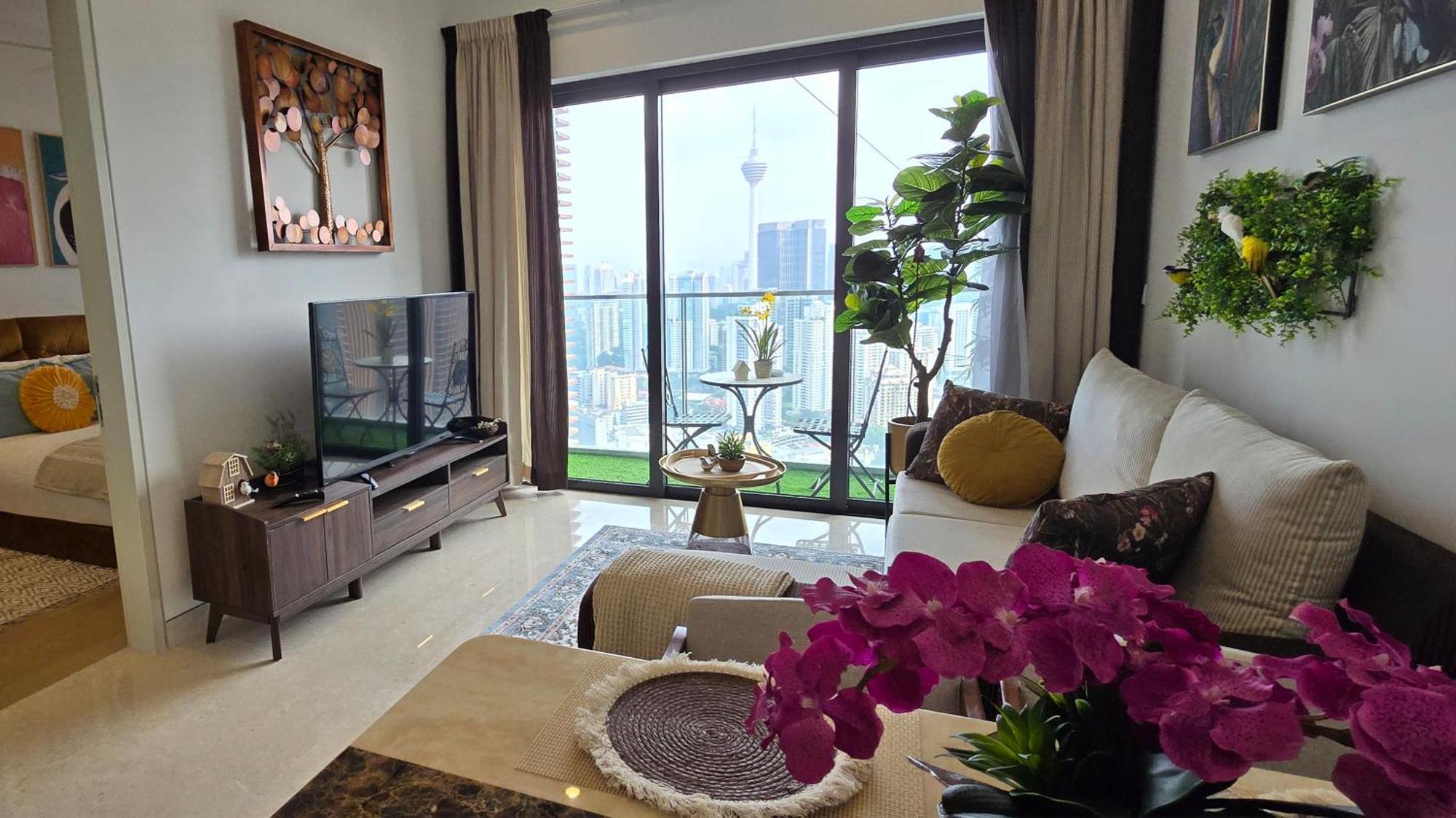 The Birdseye View Facing Klcc With Gorgeous Pools *