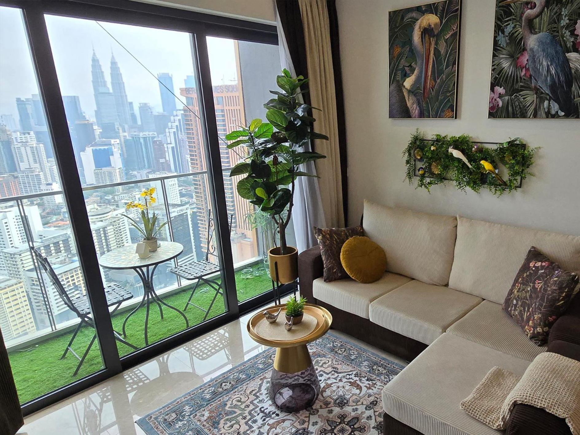 Pangsapuri The Birdseye View Facing Klcc With Gorgeous Pools Kuala Lumpur