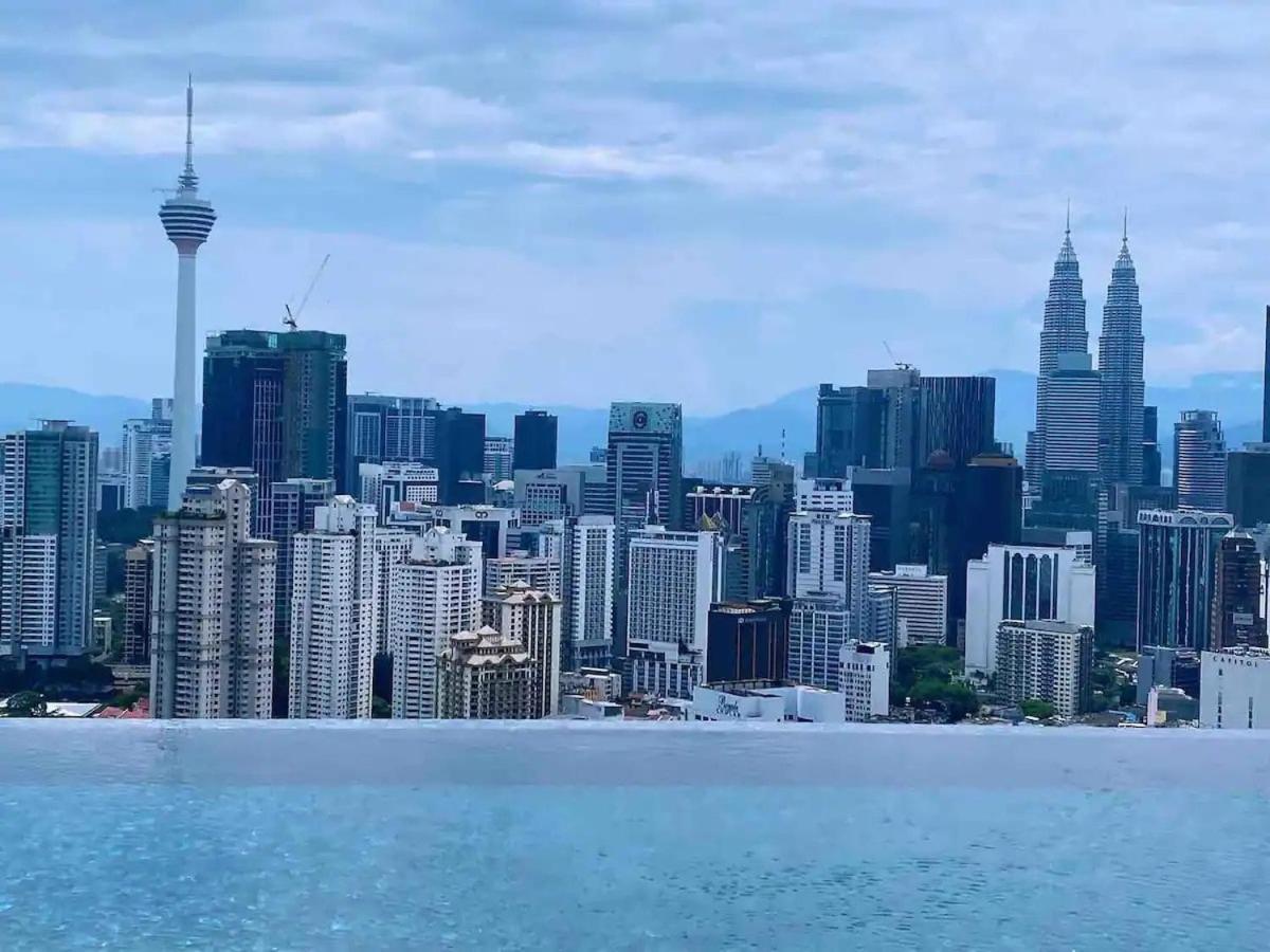 The Birdseye View Facing Klcc With Gorgeous Pools Pangsapuri Kuala Lumpur