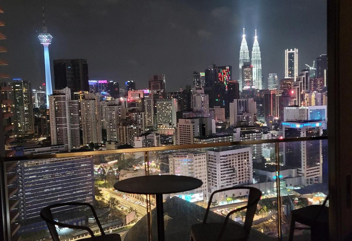 The Birdseye View Facing Klcc With Gorgeous Pools *