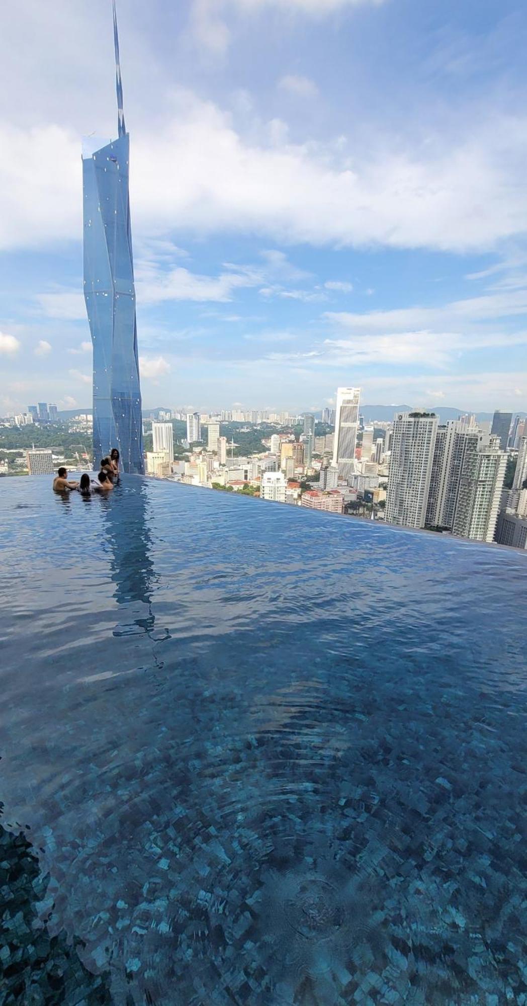The Birdseye View Facing Klcc With Gorgeous Pools Pangsapuri *